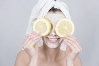 lemons on eyes to heal acne scars