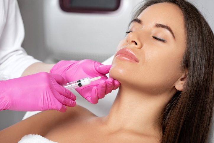 dermatologist injecting kybella into chin fat